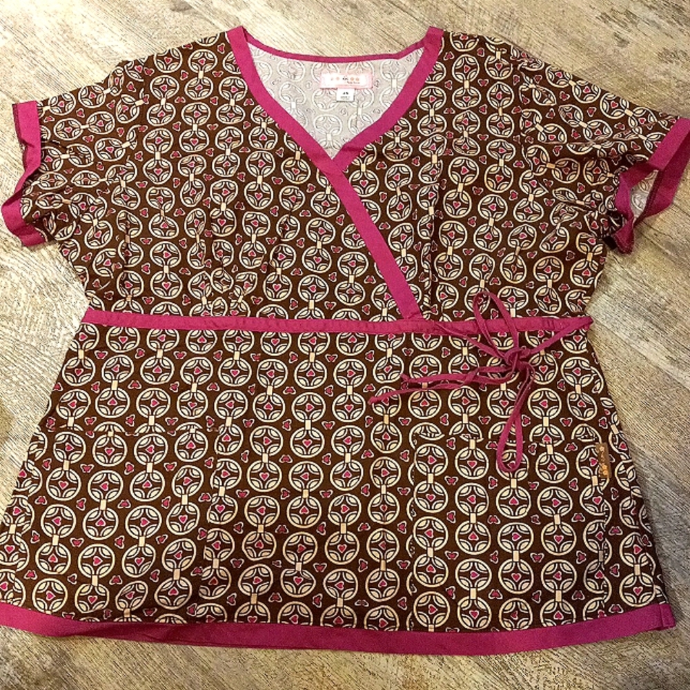 Koi brown and fuchsia scrub top 2x